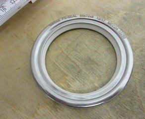 Металлическое кольцо с внутренним резиновым уплотнением для вала.
PS-SEAL Sonder;Einfachlippe;
55x72x8mm; Gehäuse:1.4571;
Lippe:GYLON Weiss;
Stat.Dichtung:GYLON Weiss;
MaxDruck:10bar; Vorspannung:5mm;
Zeichnung:Ga-5-6624 Garlock